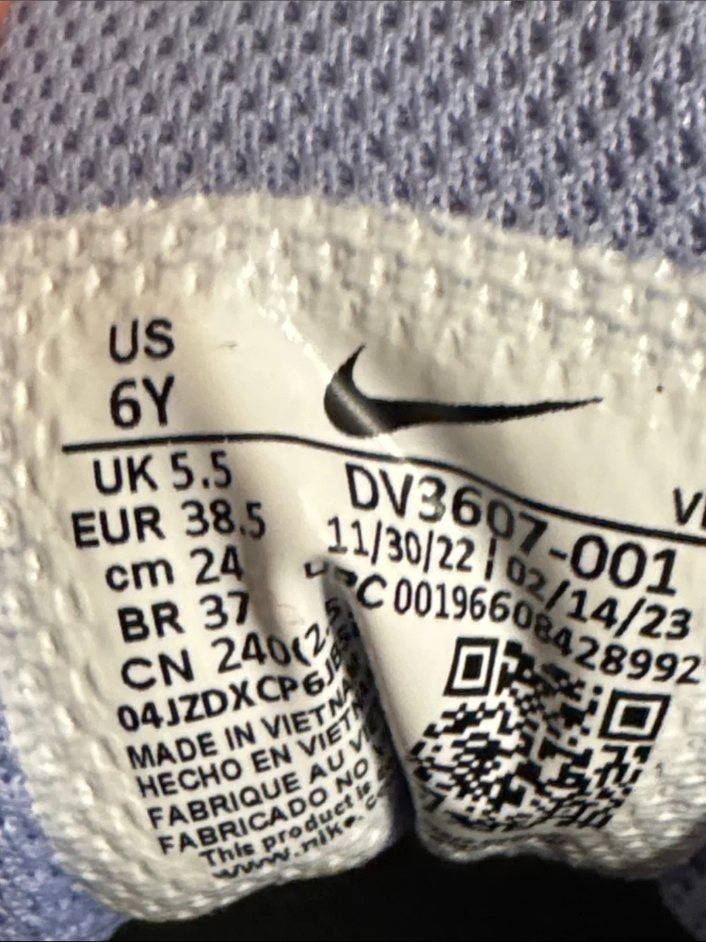 Nike Youth  Air Max Light Thistle size 6 Y  Sneakers in White, Gray & Lavender